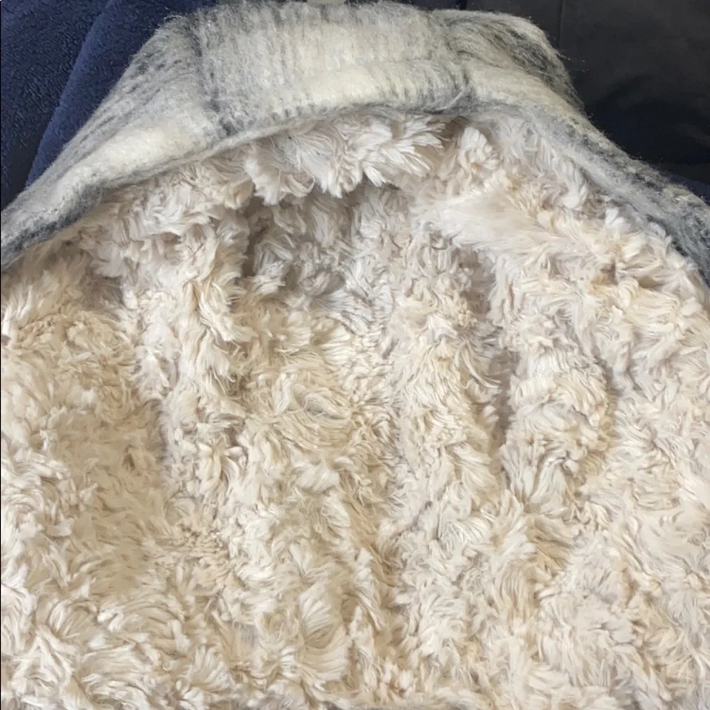 Triple Star Winter Coat With Hood - Picture 9 of 12